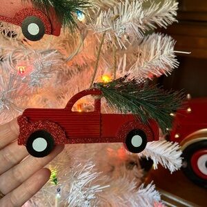 2x Christmas Red Truck Wooden
Christmas Ornaments